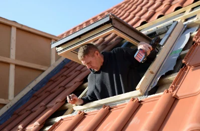Pose de fenêtres de toit Velux au Molay-Littry